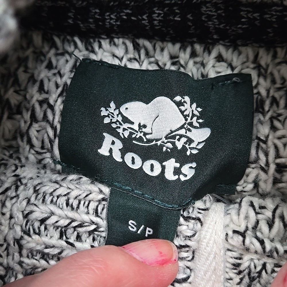 NWT ROOTS Snowy Fox Mock Neck Sweater size S - Picture 4 of 9